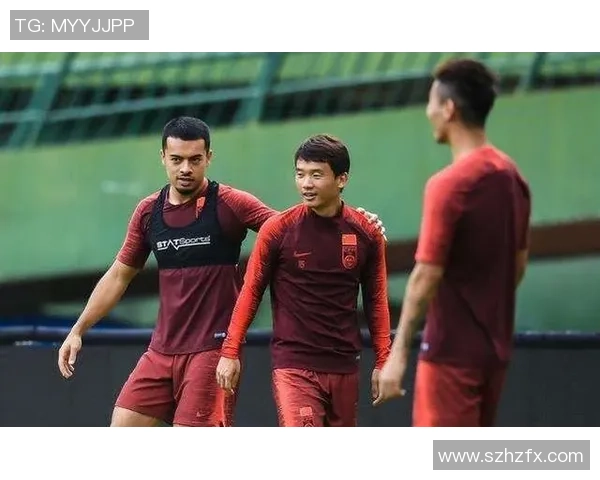 南京足球队与重庆足球队赛后复盘分析双方配合与战术执行的精彩瞬间